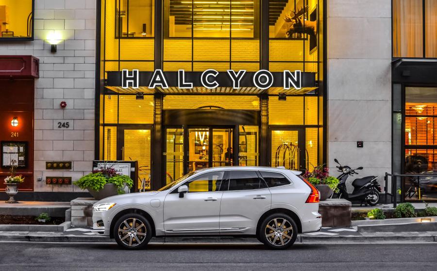  Volvo XC60 T8 Inscription 2017 года  (NA) (фото 18 из 23)